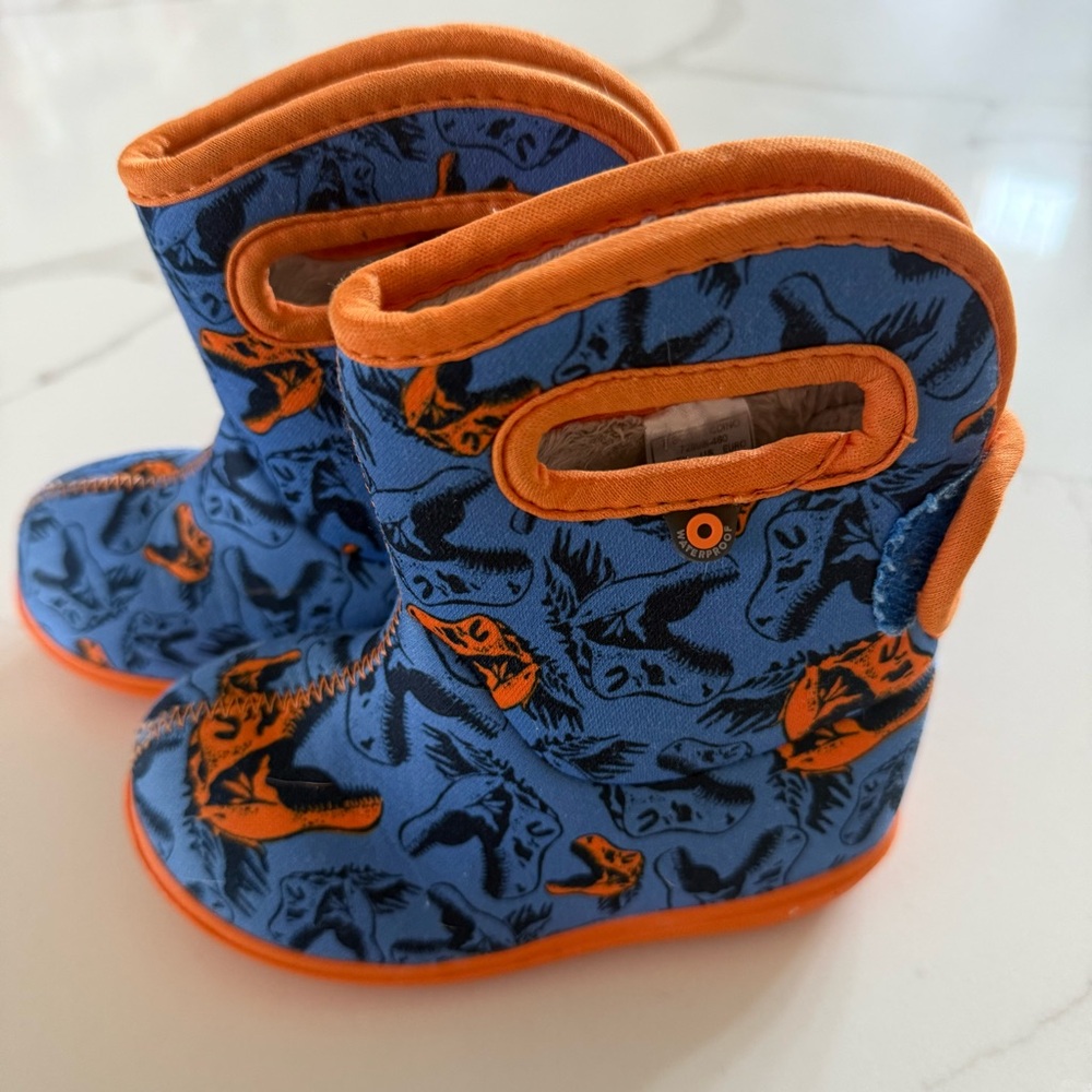 BOGS Toddler Sz 7 Classic Boots Dino Blue Waterproof Comfort PullOn Warm LIght